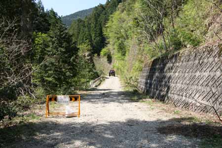 中崎洞林道の入口/岐阜県関市板取