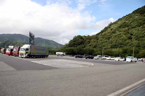 東名 鮎沢PA(下り) 駐車場