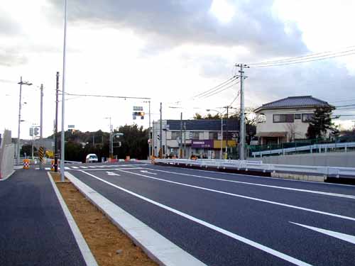 横浜 権太坂和泉線 泉警察署前