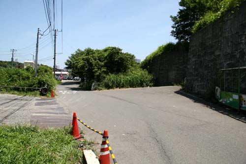 現道より起点方向を望む。基本幅員はここから始まる