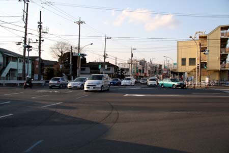 前後は環状4号線、左右は国道1号(2007(平成19)年2月12日撮影)