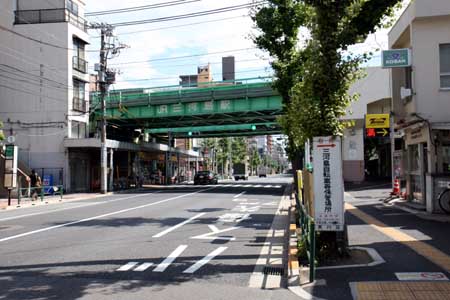 JR三河島駅の少し北から南方向(駅方向)