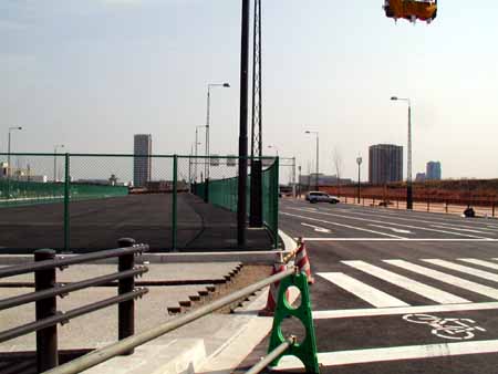 木遣り橋方向は鋭意建設中 2006(平成18)年3月21日撮影