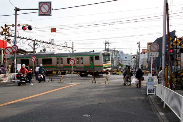 国道1号 戸塚大踏切 終点方向