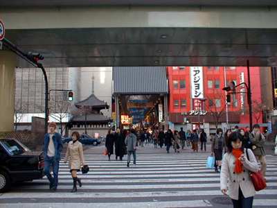 大阪 千日前 信号青