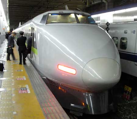 100系新幹線・博多駅