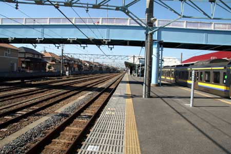 銚子電鉄駅舎からJR側