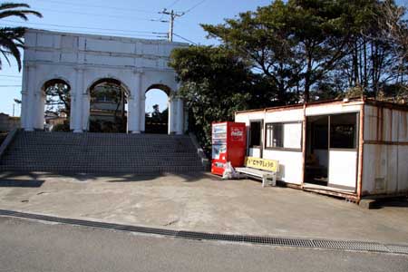 君ヶ浜駅 待合室 外観