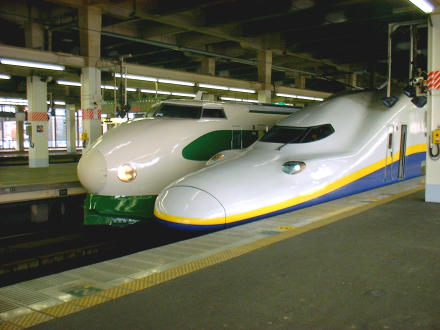 東北新幹線: 200系新幹線とE4系(大宮駅)