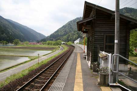 駅ホームから起点(大垣)方向