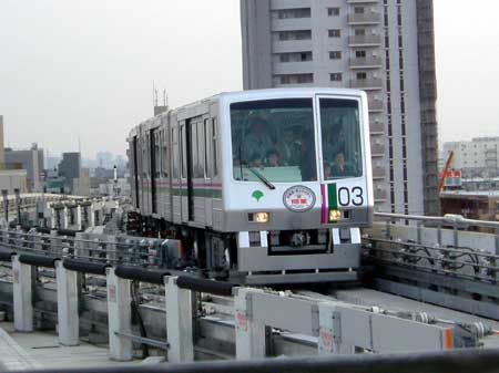 日暮里・舎人ライナー 車両1