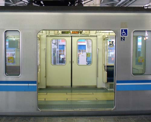 東京メトロ東西線05系・ワイドドア