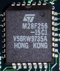 フラッシュメモリーの例: M28F256