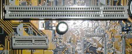 PCI Express ×1 写真の下/写真の上は通常のPCI